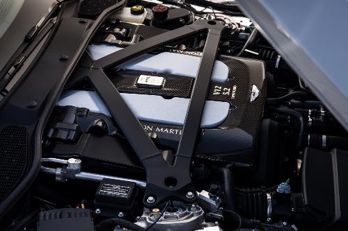 Carbon Fibre Engine Cover V12 | DB11 | Accessories Accesories | HWM