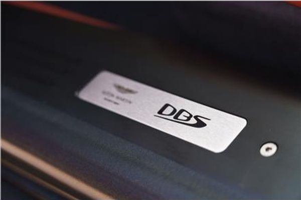 Plaques de seuil standard DBS Superleggera